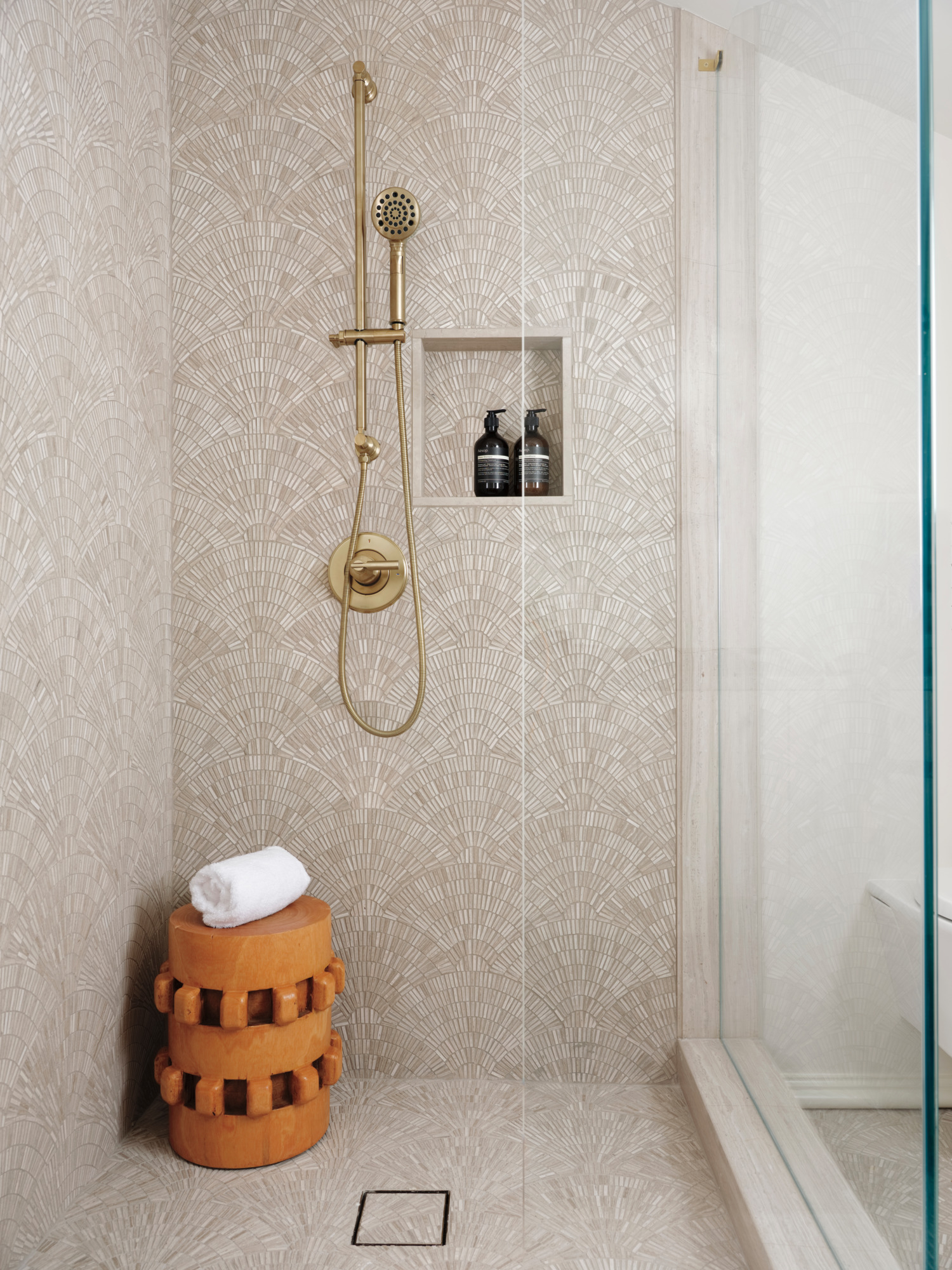 yz ab Invari® | H2Okinetic® Multi-Function Slide Bar Handshower